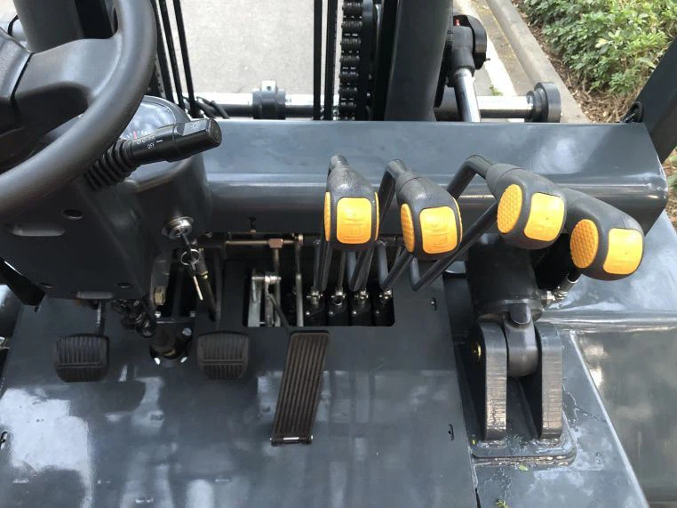 how much diesel does a forklift use per hour
