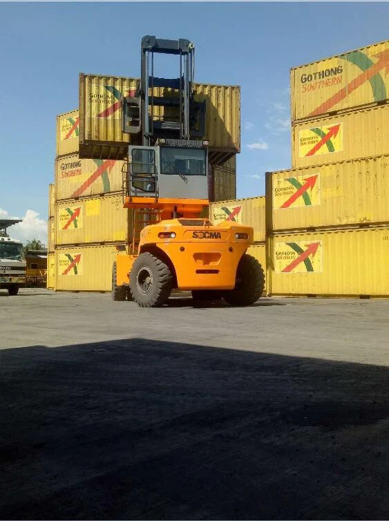 30t Counterbalanced Heavy Duty Forklift With Container Spreader For Port Using