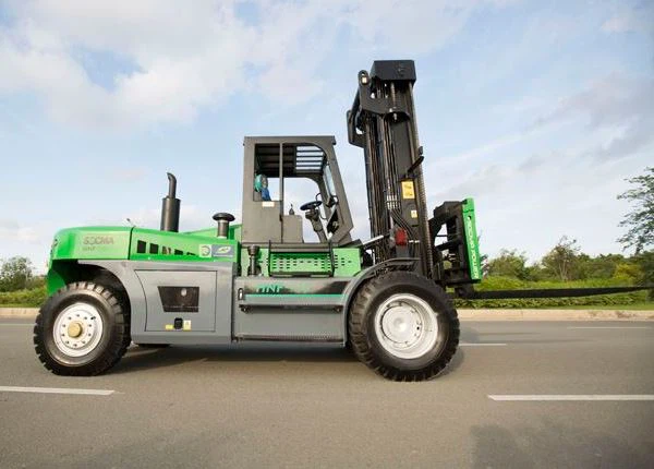 Viličar  16 ton z motorjem Cummins