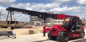 Telehandler za ravnanje s slabim kamnom