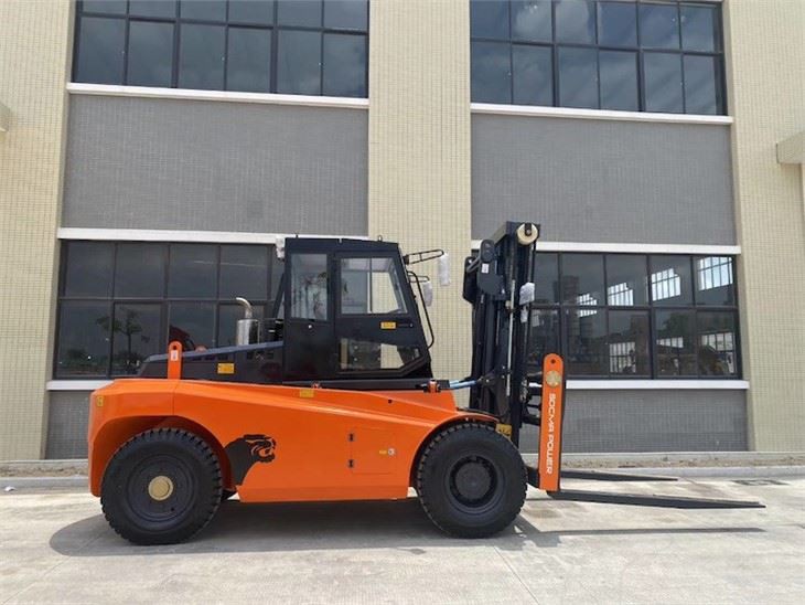 13.5 Ton Diesel Heavy Forklift Engine Cummins