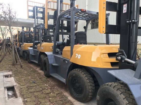 7 Ton Counter Balance Forklift Attach Paper Roll Clamp And Wood Clamp Work For Paper And Wood Factory