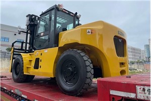 Kompaktni 12-tonski viličar SOCMA po ugodni ceni